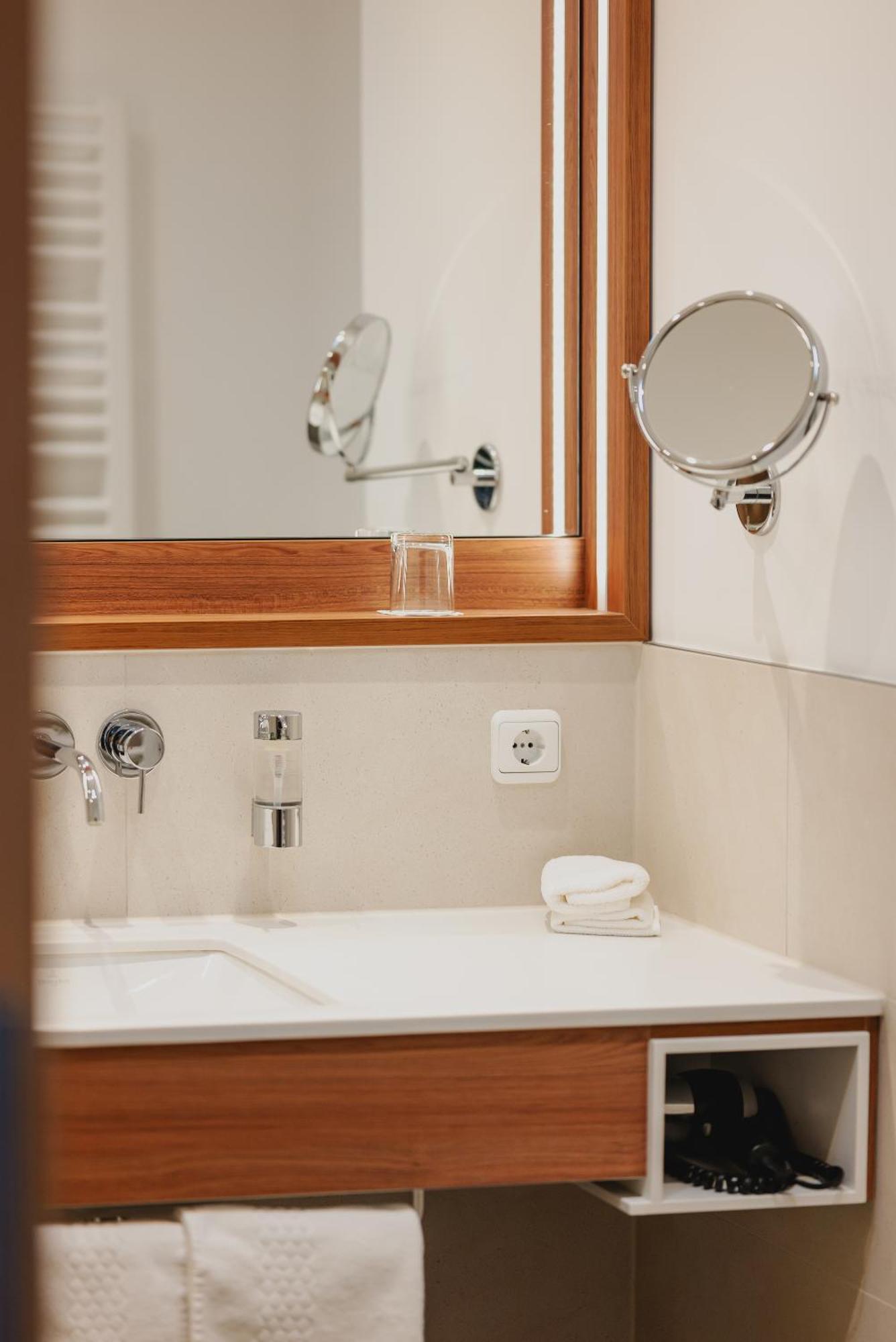 Hotel Hachinger Hof Oberhaching Εξωτερικό φωτογραφία