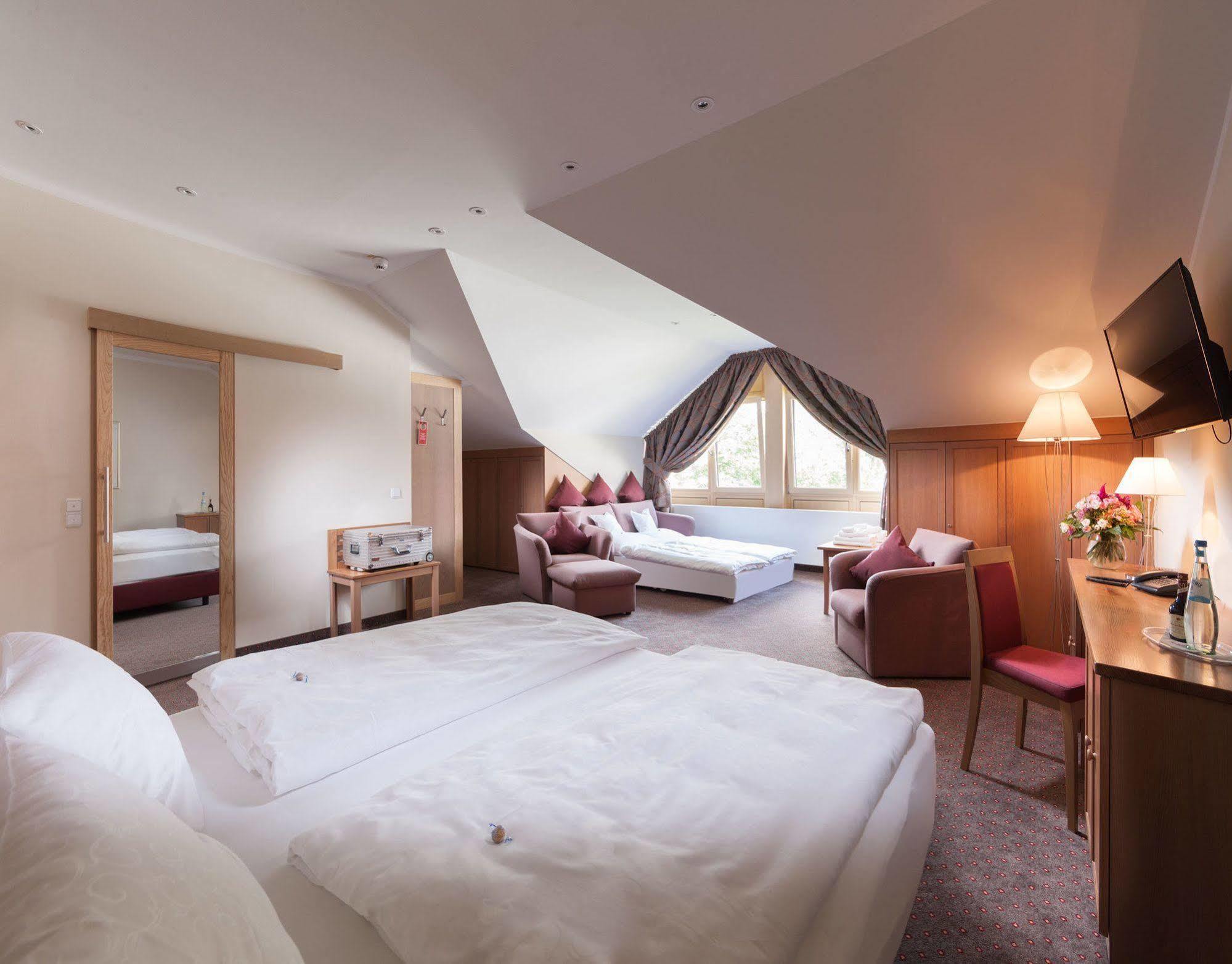 Hotel Hachinger Hof Oberhaching Εξωτερικό φωτογραφία